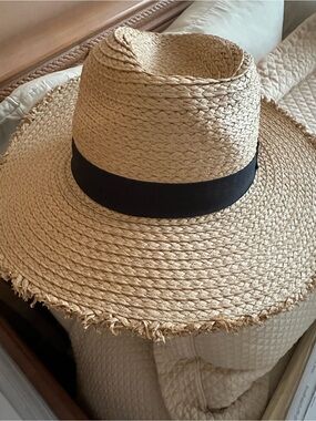 NWT Vince Camuto Wide Brim Straw Sun Hat with Black Band- O/S